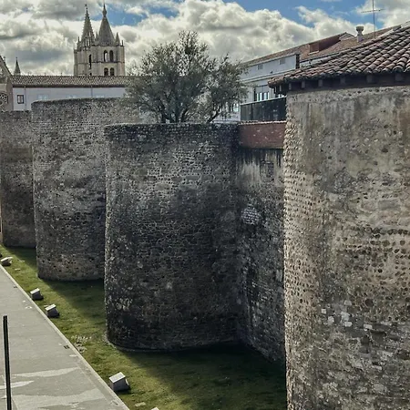 Fc Cubos Auto Check In 3* 레온