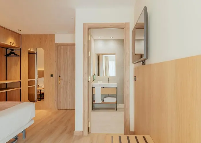 Fc Cubos Auto Check In Apartahotel 3*